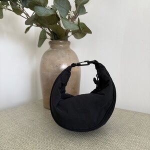 UNIQLO Round Ultra Mini Bag in Black